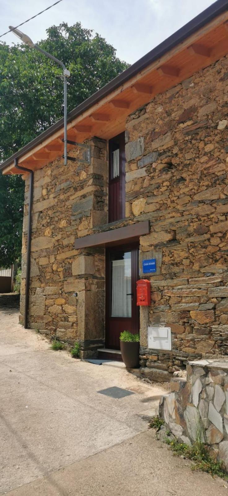 הוילה Casa Doade, En A Ribeira Sacra מראה חיצוני תמונה